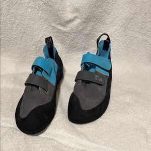 Rogue Black and Teal Climbing Shoes